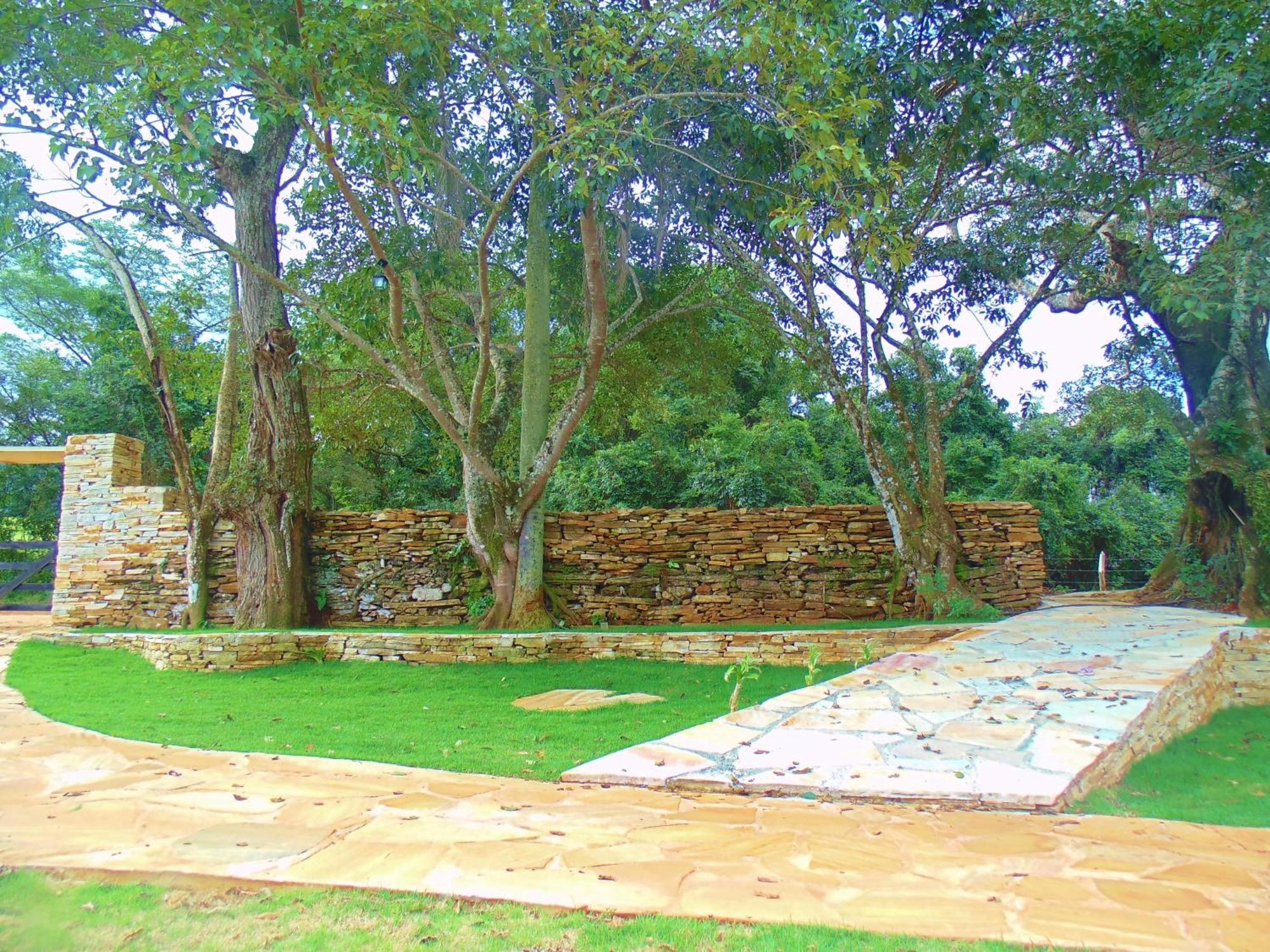 Pousada Muro De Pedra São Tomé das Letras Екстериор снимка